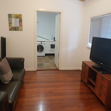 Leisurely Manor - Spacious Three Bedroom Home In Φρίμαντλ Εξωτερικό φωτογραφία