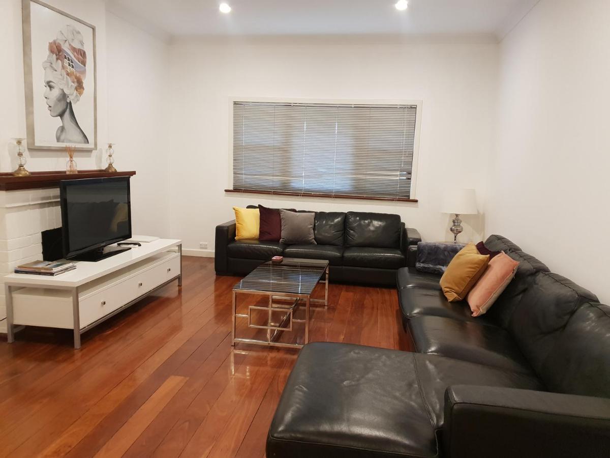 Leisurely Manor - Spacious Three Bedroom Home In Φρίμαντλ Εξωτερικό φωτογραφία